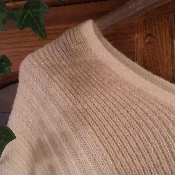 NWOT Poncho - Cream & Gold w Fringe - Picture 3 of 6